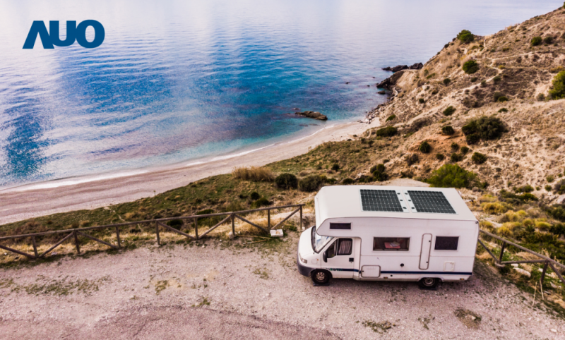 「可撓輕量化太陽光電板SunCurva」使用輕量特殊耐候型複合板取代傳統太陽能板的玻璃前板，不僅降低70%重量，每米平方僅3Kg；具有抗衝擊性能及通過電磁相容性測試，可應用於交通運輸工具，如露營車、遊艇等